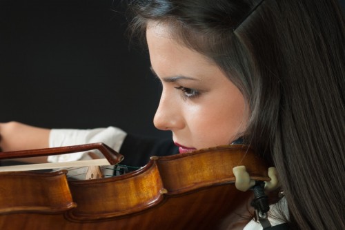 woman_playing_violin