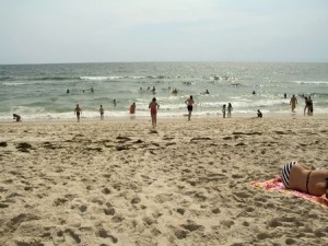 Here's a shot of some people enjoying a nice day at the beach
