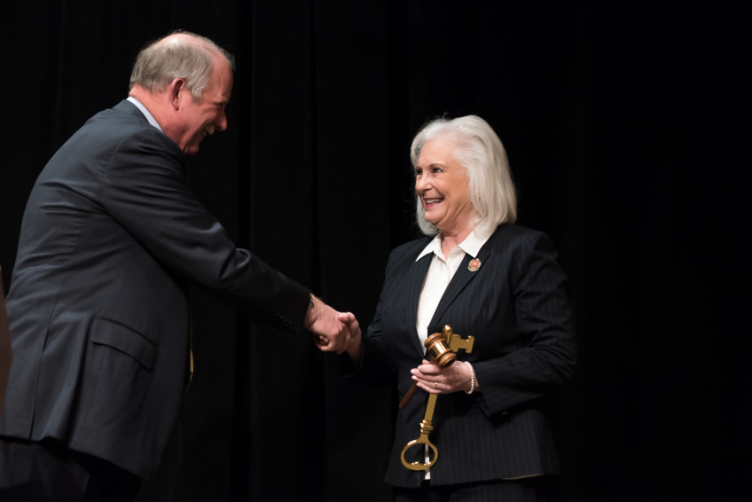 3_2015 president Gary Smith presents AGC President’s gavel and key to incoming president Nancy Munro_AGC of Washington