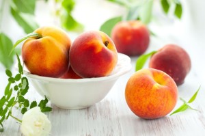 7055232 - bowl of fresh peaches