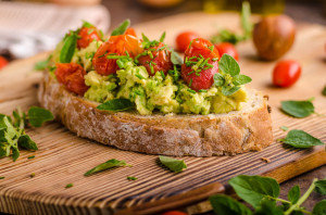 Avocado spread with tomatoes