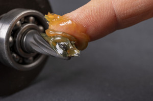 Grease lubrication of the bearing and the pin of the electric ro