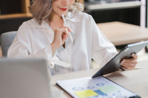 portrait young asian businesswoman happy sitting in office with